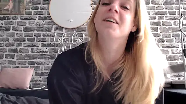 Snapshot of SexyMilf_37 chatting on 14, 6, 2026 SexyMilf 37 online show from 14, 6, 2026