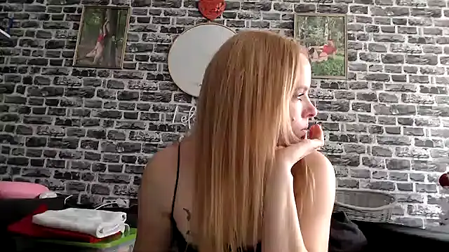 Snapshot of SexyMilf_37 chatting on 28, 11, 2025 SexyMilf 37 online show from 28, 11, 2025