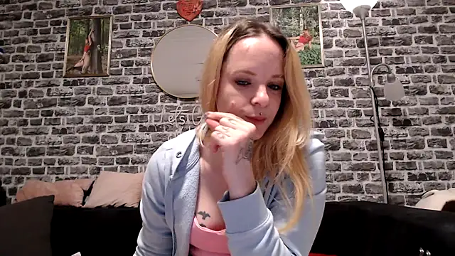 Snapshot of SexyMilf_37 chatting on 25, 4, 2026 SexyMilf 37 online show from 25, 4, 2026