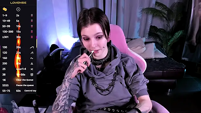 Snapshot of MiraVelle chatting on 3, 10, 2025 MiraVelle online show from 3, 10, 2025