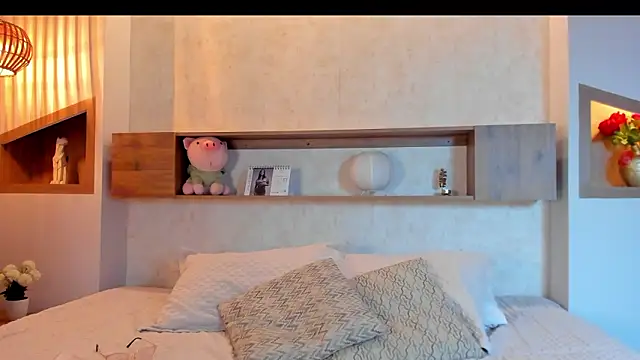 Emilly Beaumont online show from 12, 3, 2026