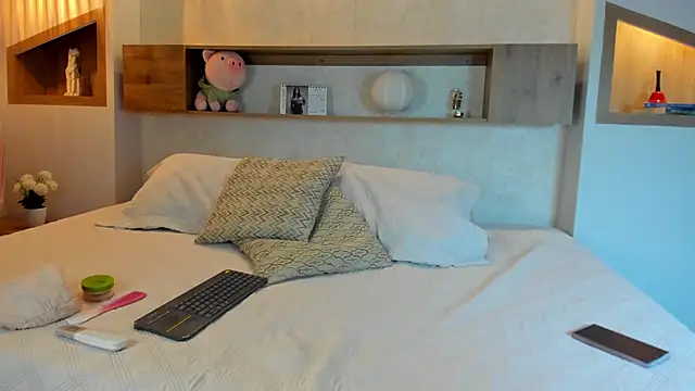 Emilly Beaumont online show from 22, 2, 2026