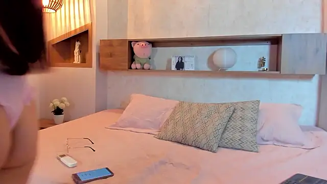 Emilly Beaumont online show from 28, 2, 2026