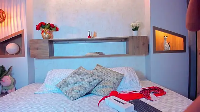 Emilly Beaumont online show from 29, 10, 2025