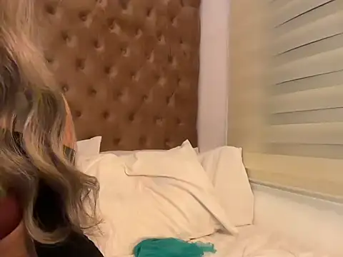 LUUVRRI 21 online show from 19, 10, 2025