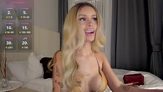 Snapshot of LUUVRRI_21 chatting on 8, 5, 2026 LUUVRRI 21 online show from 8, 5, 2026