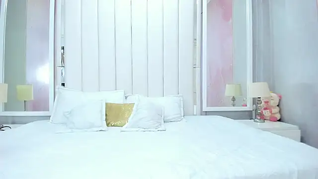 luna hot ass online show from 11, 6, 2026