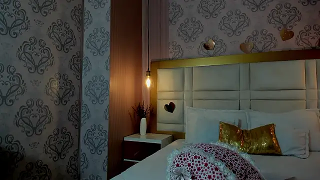 luna hot ass online show from 14, 2, 2026