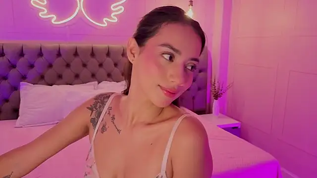 luna hot ass online show from 7, 5, 2026