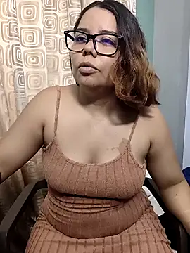 Snapshot of saenz_eymi chatting on 2, 5, 2026 saenz eymi online show from 2, 5, 2026