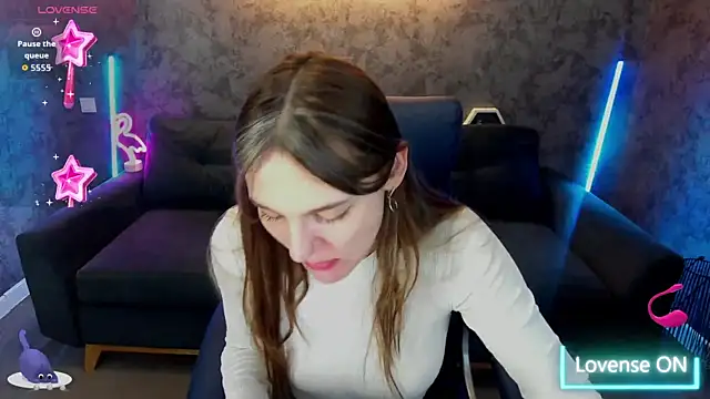 DiamondGoldie online show from 5, 12, 2025