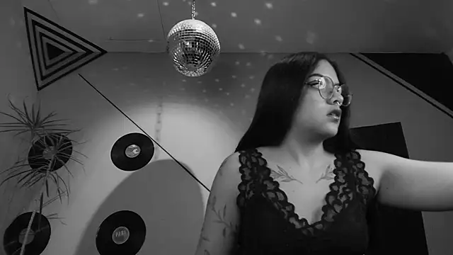 Snapshot of Lilith_and_Khloe chatting on 15, 10, 2025 Lilith and Khloe online show from 15, 10, 2025