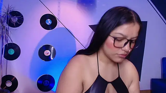 Lilith and Khloe online show from 6, 3, 2026