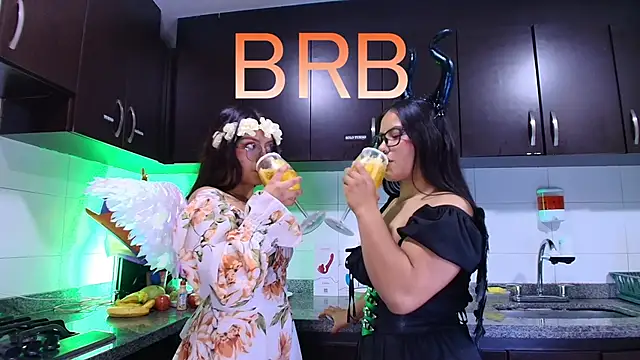 Snapshot of Lilith_and_Khloe chatting on 7, 11, 2025 Lilith and Khloe online show from 7, 11, 2025