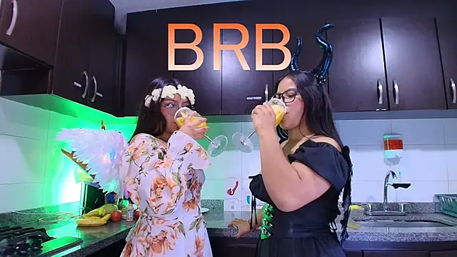 Snapshot of Lilith_and_Khloe chatting on 11, 11, 2025 Lilith and Khloe online show from 11, 11, 2025