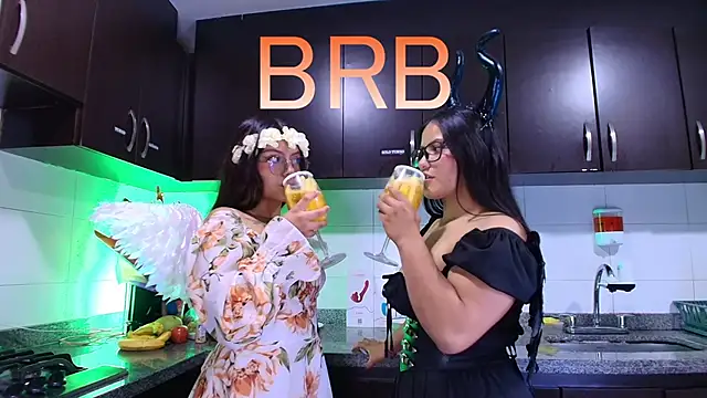 Snapshot of Lilith_and_Khloe chatting on 12, 11, 2025 Lilith and Khloe online show from 12, 11, 2025