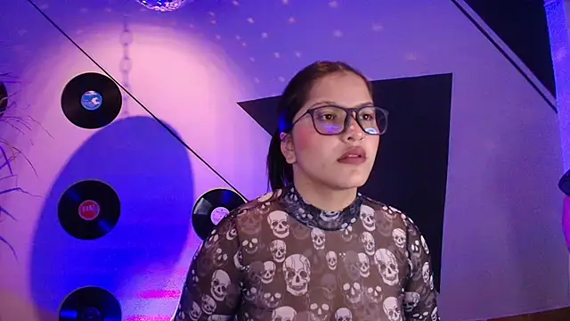 Snapshot of Lilith_and_Khloe chatting on 15, 11, 2025 Lilith and Khloe online show from 15, 11, 2025