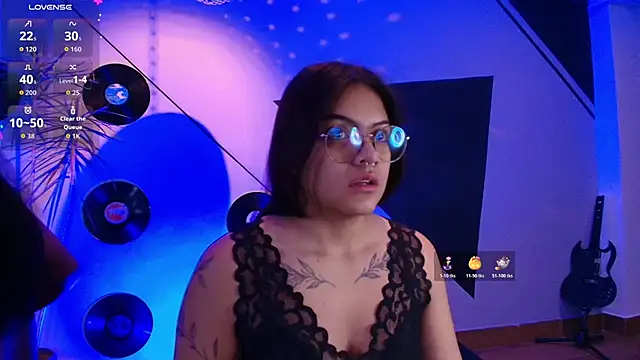 Snapshot of Lilith_and_Khloe chatting on 30, 10, 2025 Lilith and Khloe online show from 30, 10, 2025