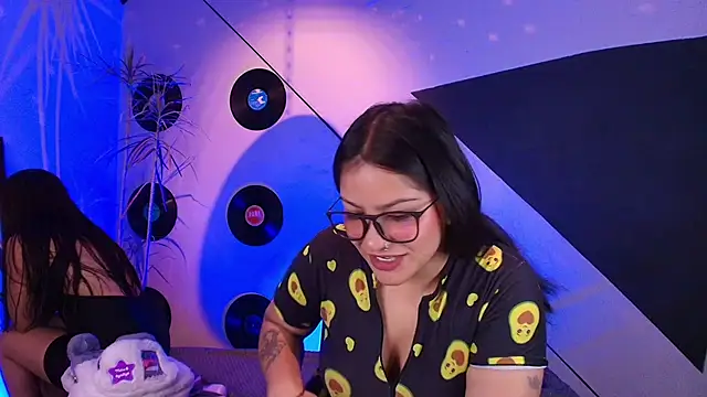 Snapshot of Lilith_and_Khloe chatting on 18, 11, 2025 Lilith and Khloe online show from 18, 11, 2025