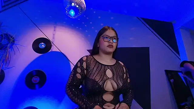 Snapshot of Lilith_and_Khloe chatting on 8, 10, 2025 Lilith and Khloe online show from 8, 10, 2025