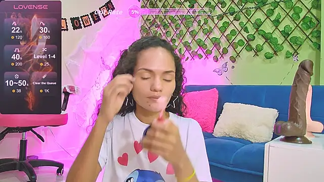 Karen Ariass online show from 22, 10, 2025