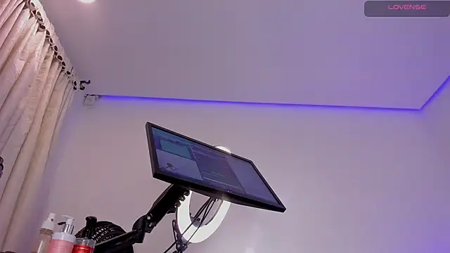 eva rain  online show from 22, 12, 2025