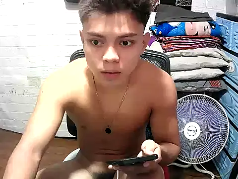 Snapshot of Pinoy_slutcummer69 chatting on 21, 5, 2026 Pinoy slutcummer69 online show from 21, 5, 2026
