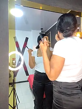 Aniajoness  online show from 4, 12, 2025