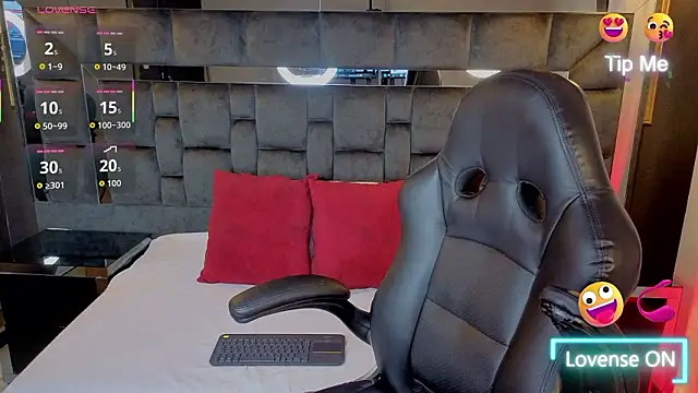 Aniajoness  online show from 4, 3, 2026