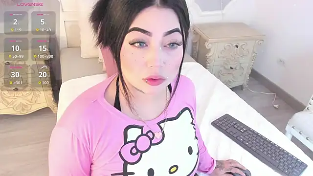 Snapshot of MeganStar__ chatting on 11, 11, 2025 MeganStar online show from 11, 11, 2025