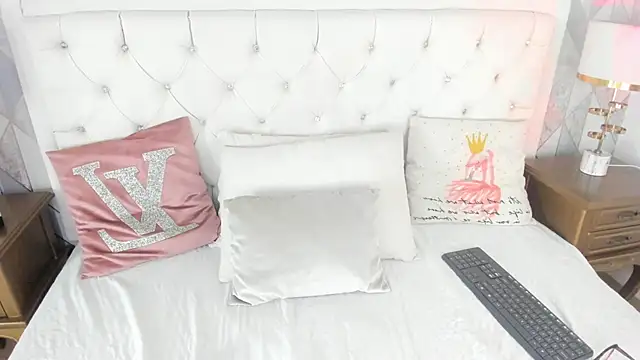 Snapshot of MeganStar__ chatting on 10, 10, 2025 MeganStar online show from 10, 10, 2025