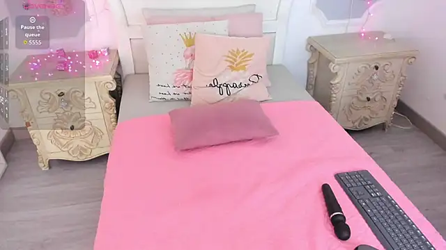 Snapshot of MeganStar__ chatting on 29, 11, 2025 MeganStar online show from 29, 11, 2025