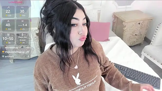 Snapshot of MeganStar__ chatting on 28, 10, 2025 MeganStar online show from 28, 10, 2025