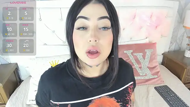 Snapshot of MeganStar__ chatting on 11, 10, 2025 MeganStar online show from 11, 10, 2025