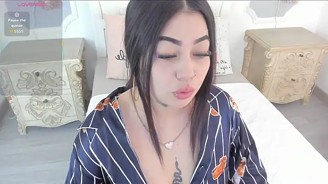 Snapshot of MeganStar__ chatting on 19, 10, 2025 MeganStar online show from 19, 10, 2025