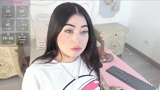 Snapshot of MeganStar__ chatting on 4, 11, 2025 MeganStar online show from 4, 11, 2025