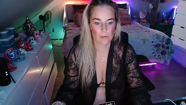 Snapshot of Mrs-Aurora chatting on 11, 5, 2026 Mrs-Aurora online show from 11, 5, 2026