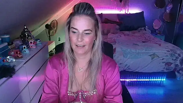 Snapshot of Mrs-Aurora chatting on 16, 5, 2026 Mrs-Aurora online show from 16, 5, 2026