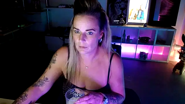 Mrs-Aurora online show from 16, 10, 2025