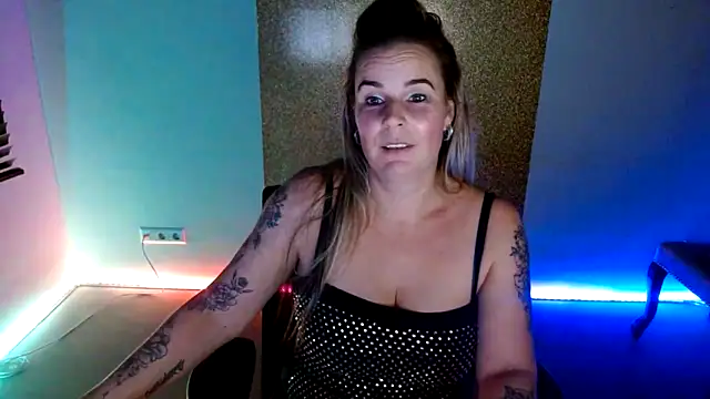 Mrs-Aurora online show from 4, 12, 2025