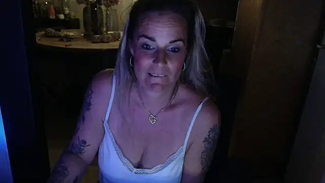 Snapshot of Mrs-Aurora chatting on 29, 4, 2026 Mrs-Aurora online show from 29, 4, 2026