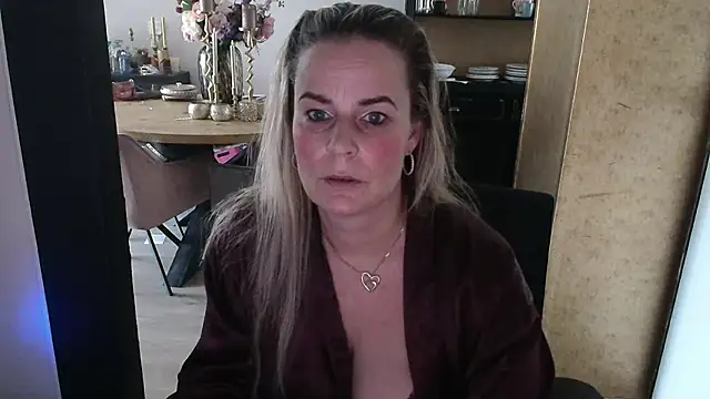 Mrs-Aurora online show from 11, 3, 2026