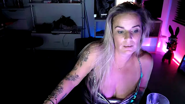 Mrs-Aurora online show from 18, 10, 2025