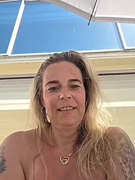 Snapshot of Mrs-Aurora chatting on 25, 5, 2026 Mrs-Aurora online show from 25, 5, 2026