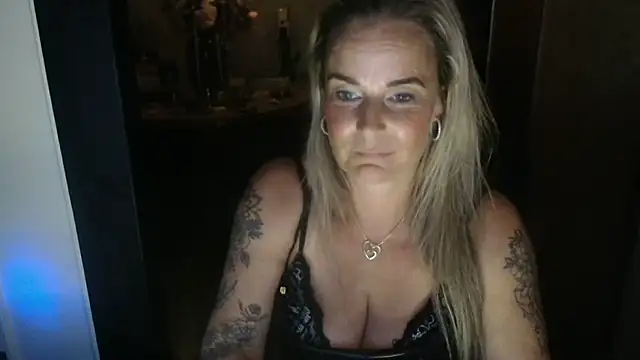 Snapshot of Mrs-Aurora chatting on 24, 5, 2026 Mrs-Aurora online show from 24, 5, 2026