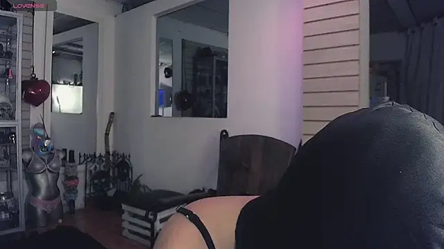 xinamora online show from 7, 11, 2025