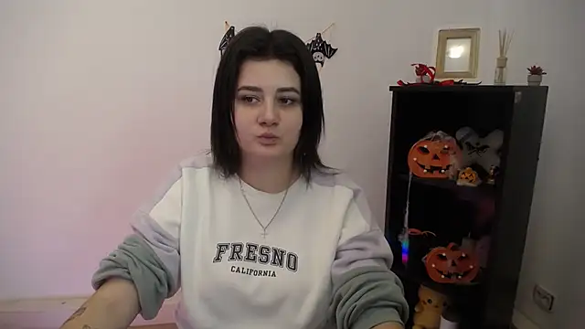 Katrin kiss  online show from 6, 11, 2025