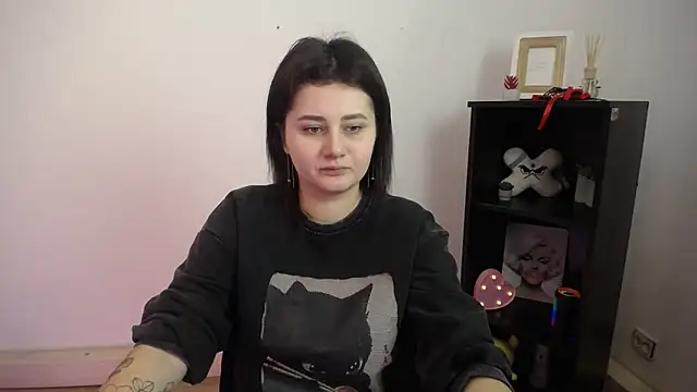 Katrin kiss  online show from 16, 11, 2025