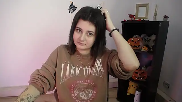 Katrin kiss  online show from 12, 11, 2025