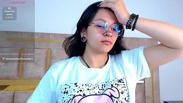 Kitty ravee online show from 24, 9, 2025